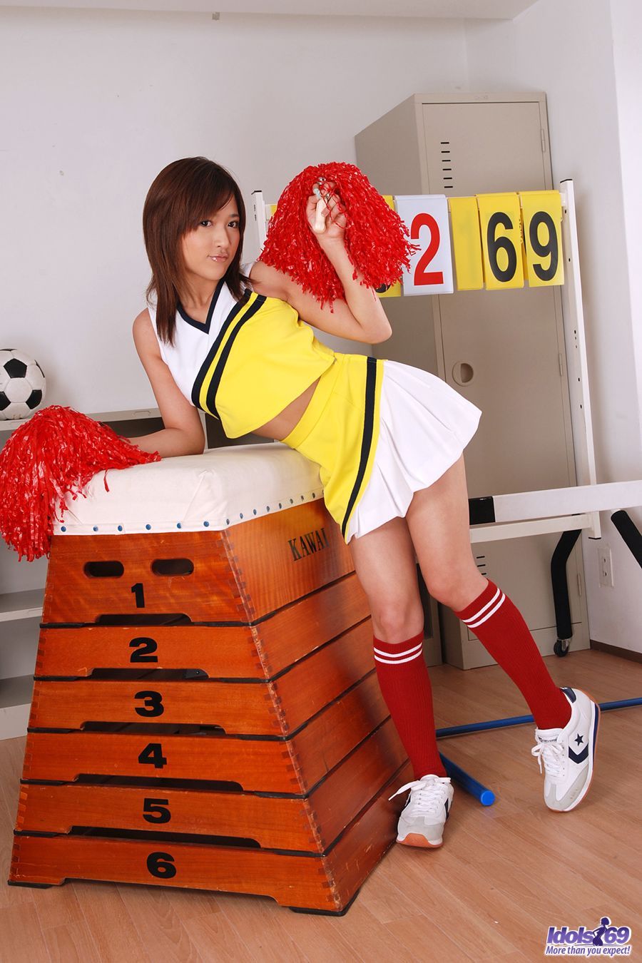 Asian Pussy Gym - Slutty cheerleader shows off her hairy pussy in the gym